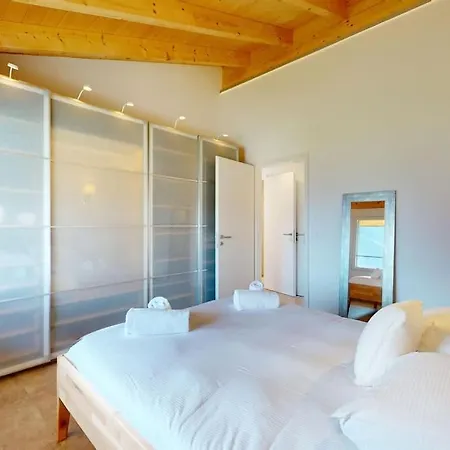 Bright Penthouse View & Terrace Apartment *